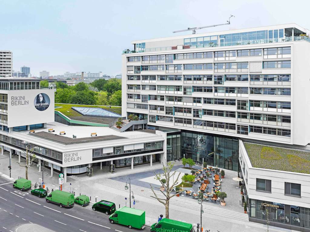 Der lange, flache Riegel des denkmalgeschützten Bikini-Hauses in Berlin