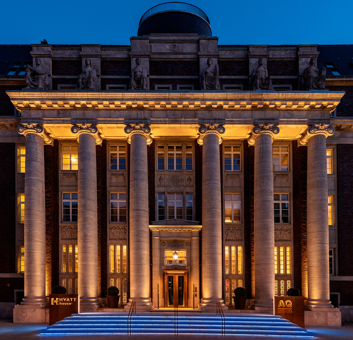 Das historische Gebäude des Hotels The Wellem im Düsseldorfer Zentrum