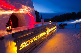 Schneekuppeln des Schneedorfs im österreichischen Ötztal